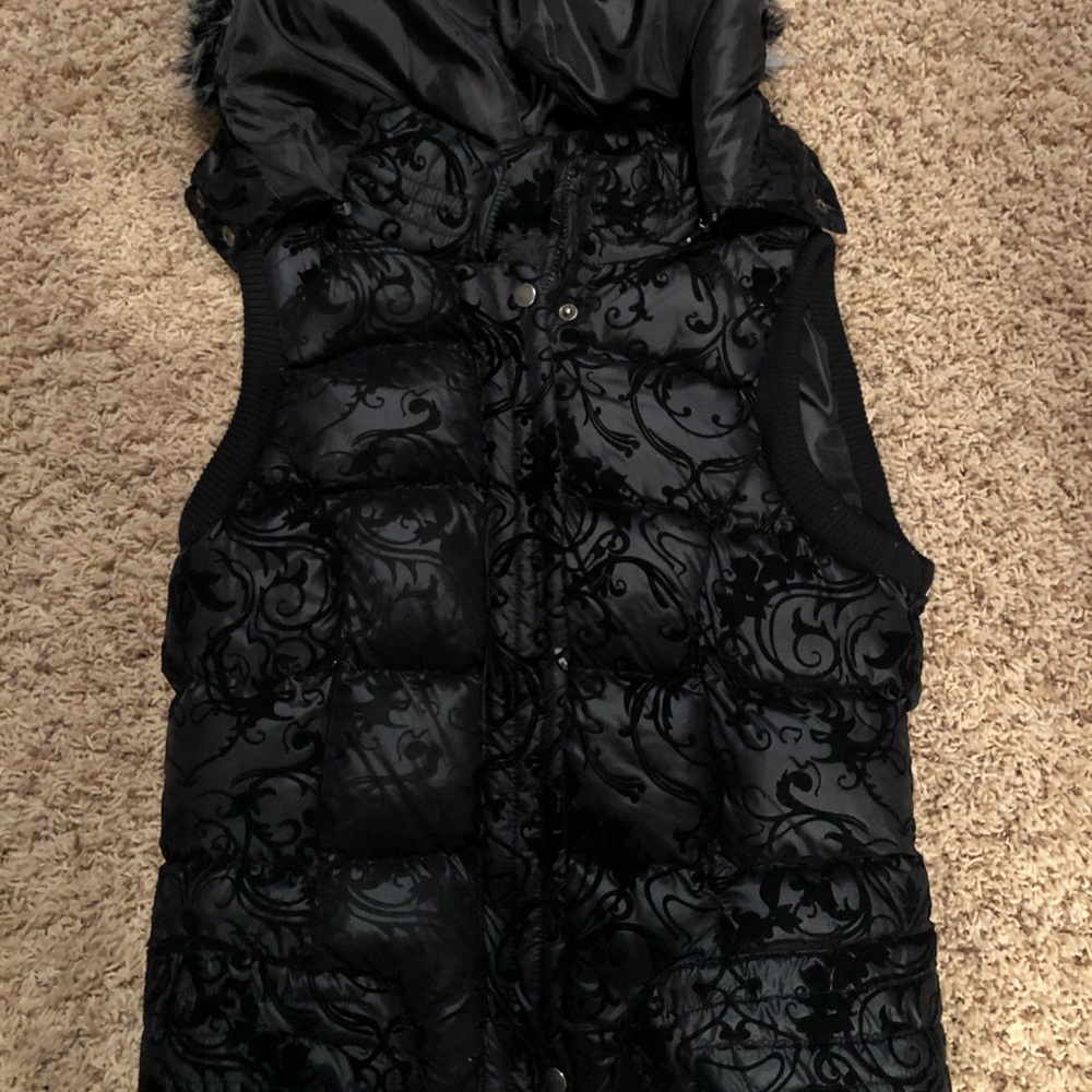Black Vest w Design